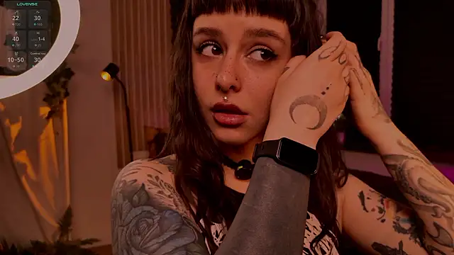 MichaellaMoon online show from February 2026 05:04:01 PM