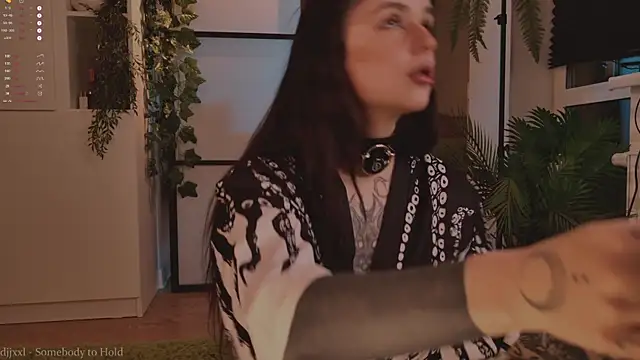 MichaellaMoon online show from November 2025 05:16:02 PM