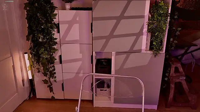 MichaellaMoon online show from April 2026 06:21:02 PM