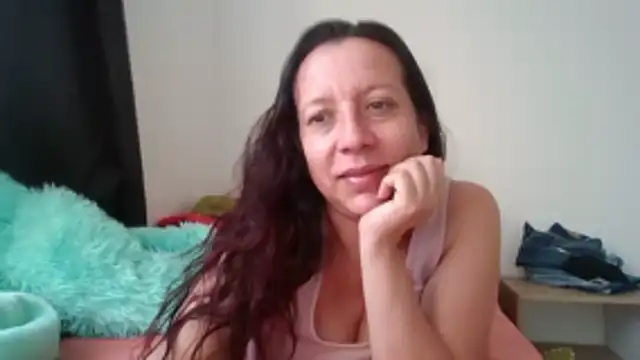 milfevha online show from December 2025 12:00:01 PM