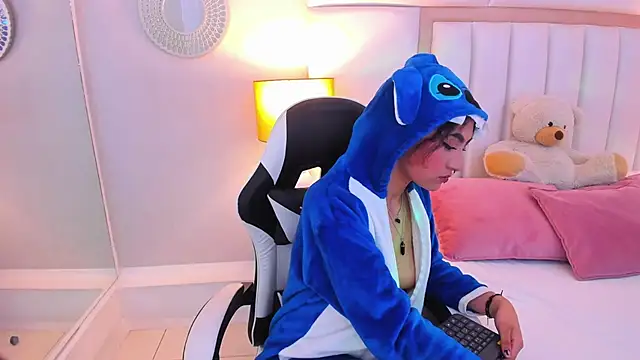 EllaBennet online show from March 2025 05:19:01 AM