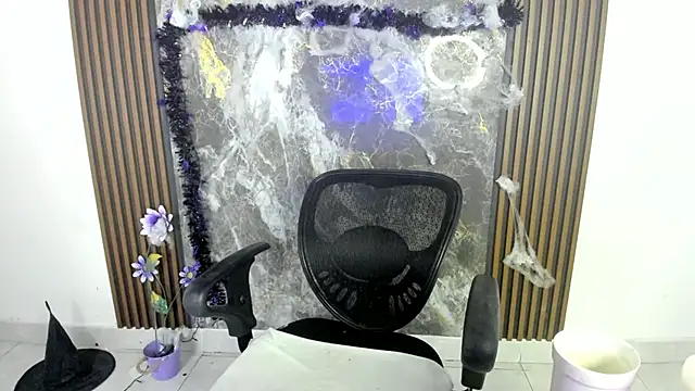 nicol jone1 online show from October 2025 10:20:01 PM