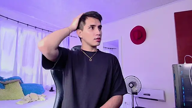 Chris Maddox online show from November 2025 07:51:01 PM