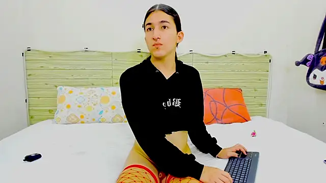 Snapshot of Evil_Queen13 chatting on February 2026 09:03:02 PM Evil Queen13 online show from February 2026 09:03:02 PM