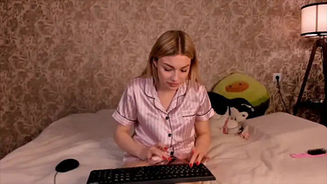 Ella Milla online show from March 2025 03:49:02 AM