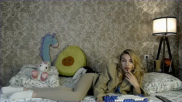 Ella Milla online show from September 2025 11:50:01 AM