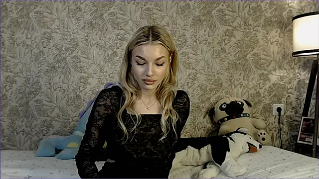 Snapshot of Ella_Milla chatting on November 2025 10:31:01 AM Ella Milla online show from November 2025 10:31:01 AM