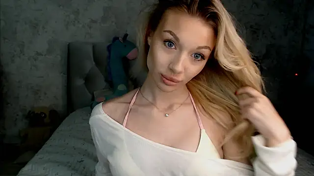 Snapshot of Ella_Milla chatting on July 2026 01:32:02 PM Ella Milla online show from July 2026 01:32:02 PM