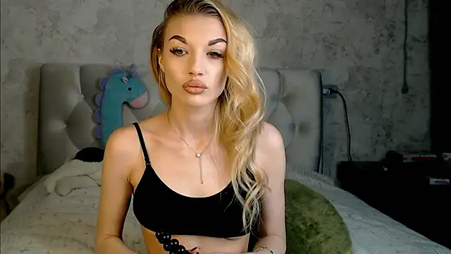 Ella Milla online show from February 2026 01:44:02 PM