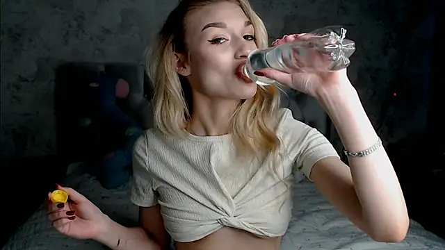 Ella Milla online show from April 2026 02:43:01 PM