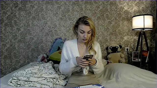 Ella Milla online show from September 2025 12:22:01 PM