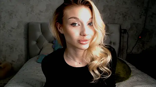 Snapshot of Ella_Milla chatting on June 2026 12:39:01 PM Ella Milla online show from June 2026 12:39:01 PM