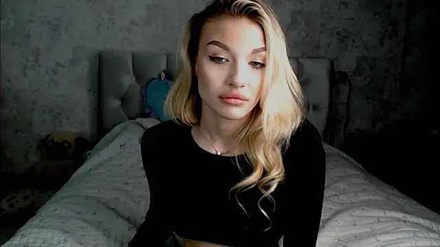 Ella Milla online show from May 2026 04:04:02 PM