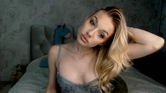 Snapshot of Ella_Milla chatting on June 2026 01:05:01 PM Ella Milla online show from June 2026 01:05:01 PM