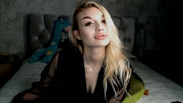 Ella Milla online show from April 2026 05:25:01 PM
