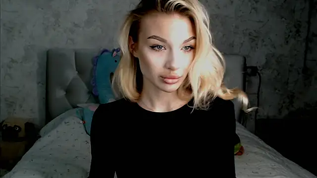 Ella Milla online show from May 2026 01:45:01 PM