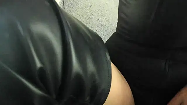 MendiPetite online show from April 2026 08:37:02 PM