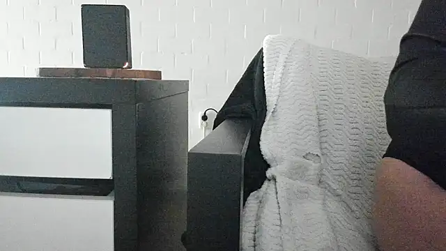 MendiPetite online show from March 2026 10:16:01 PM