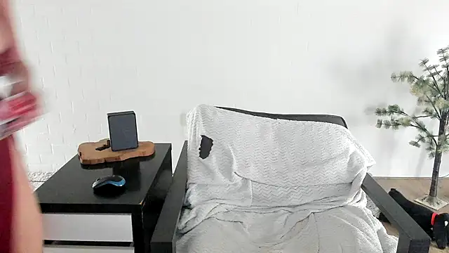 MendiPetite online show from March 2026 08:51:02 PM