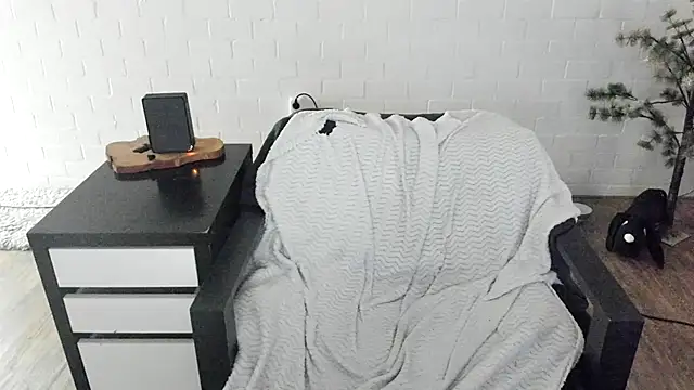 MendiPetite online show from March 2026 08:44:02 PM