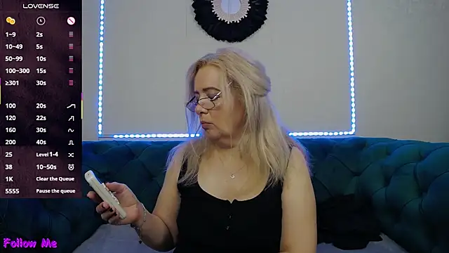 IvanaCharm online show from November 2025 04:44:01 AM