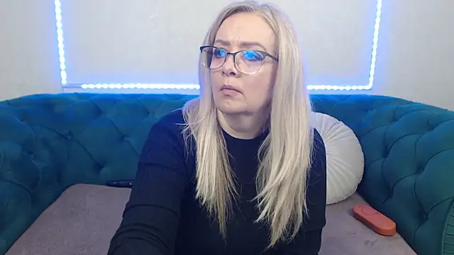 IvanaCharm online show from May 2026 03:32:01 AM