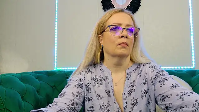 IvanaCharm online show from May 2026 03:25:01 AM
