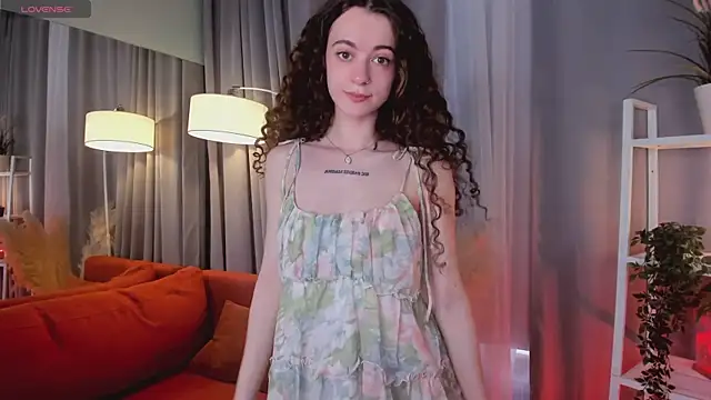 Curly Moon online show from July 2026 09:40:01 AM