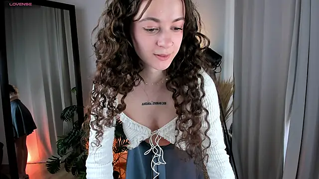 Curly Moon online show from May 2026 02:09:02 PM