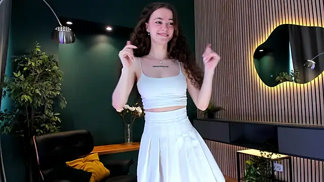 Curly Moon online show from June 2026 02:06:01 PM