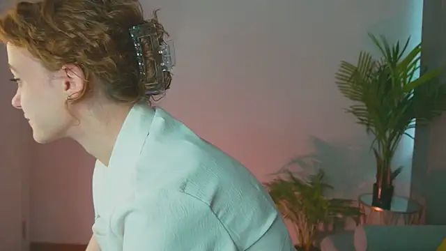 Curly Moon online show from March 2025 02:44:02 PM