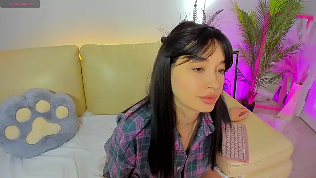 Miss Elia online show from April 2026 12:34:01 PM