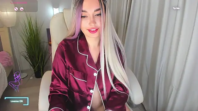 Miss Elia online show from February 2025 01:33:01 AM