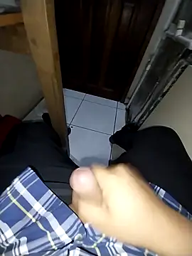 Snapshot of Whiper2024 chatting on September 2025 06:31:02 PM Whiper2024 online show from September 2025 06:31:02 PM