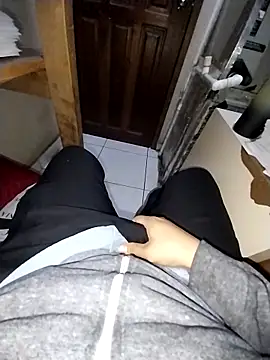 Snapshot of Whiper2024 chatting on November 2025 06:19:01 PM Whiper2024 online show from November 2025 06:19:01 PM