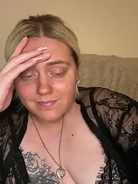 Blondiee3088 online show from January 2025 03:54:01 PM