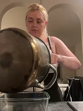 Blondiee3088 online show from February 2025 09:16:01 PM