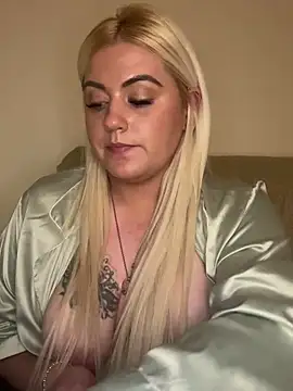 Blondiee3088 online show from February 2025 09:01:01 PM