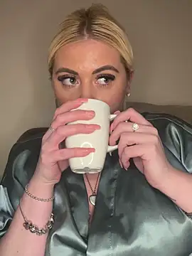 Blondiee3088 online show from March 2025 05:03:02 PM