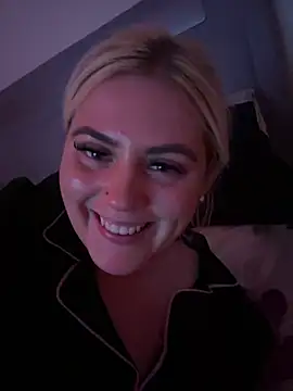 Blondiee3088 online show from December 2024 02:00:01 AM