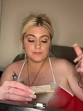 Blondiee3088 online show from December 2024 10:25:02 PM