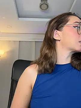 nicollefiorett online show from April 2026 11:44:02 PM