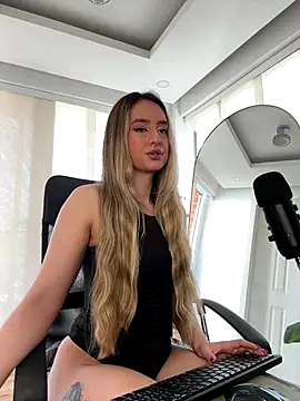 nicollefiorett online show from September 2025 07:36:02 PM