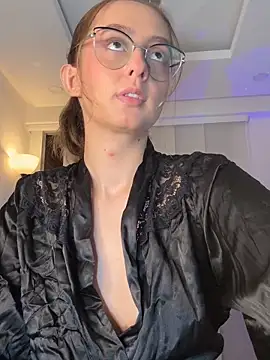 nicollefiorett online show from March 2026 12:18:01 AM