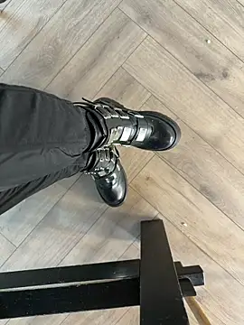 Snapshot of FeetVibe chatting on February 2026 07:30:01 AM FeetVibe online show from February 2026 07:30:01 AM