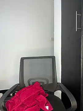 prettiepearl online show from April 2026 08:59:01 PM