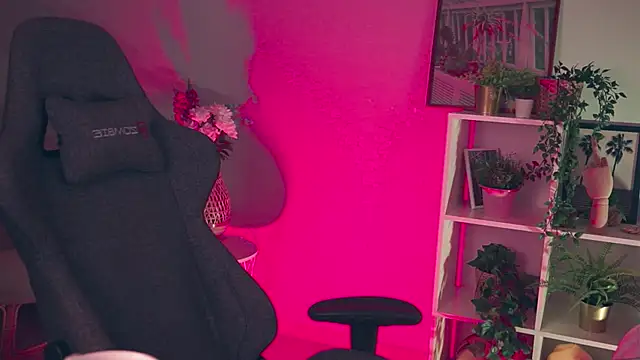 Snapshot of SerenaFerrera chatting on December 2024 08:49:02 PM SerenaFerrera online show from December 2024 08:49:02 PM