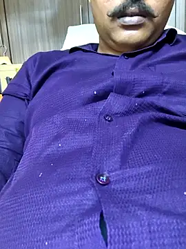 Vinay-kumar89 online show from February 2026 07:07:01 AM