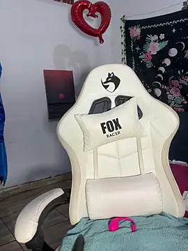 Snapshot of RuivaRaposinha chatting on October 2025 03:52:02 AM RuivaRaposinha online show from October 2025 03:52:02 AM