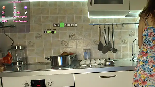 MilfeaN online show from November 2025 06:06:01 AM